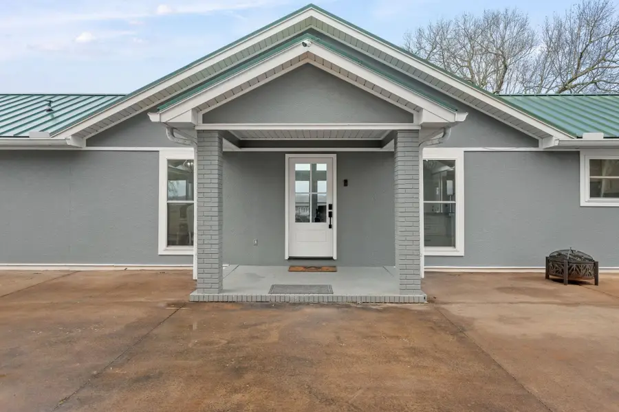 435 Carter Dr, Tuscumbia, AL 35674 - Image #2