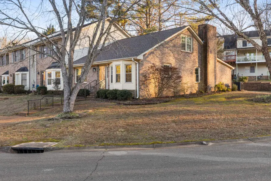 240 Hillsboro Cir, Florence, AL 35630 - Image #2