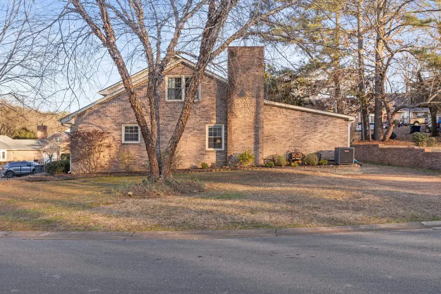 240 Hillsboro Cir, Florence, AL 35630 - Image #3