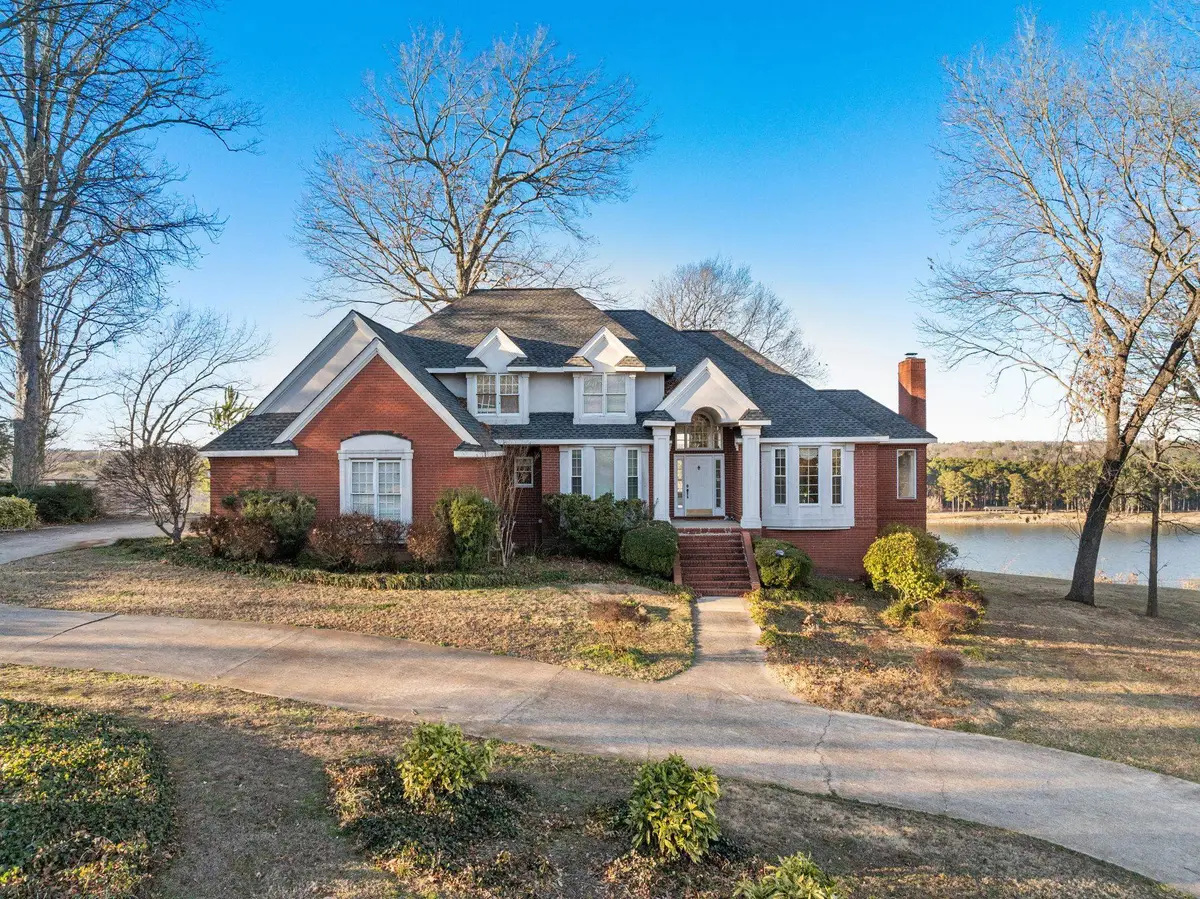 108 Holland Dr, Sheffield, AL 35660 - Image #1