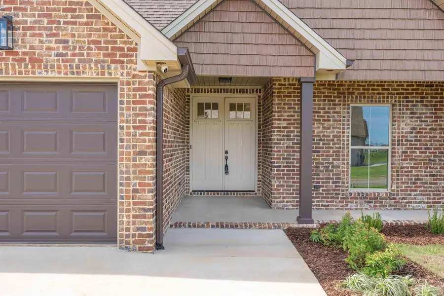 182 E Wynchase Dr, Muscle Shoals, AL 35661 - #2