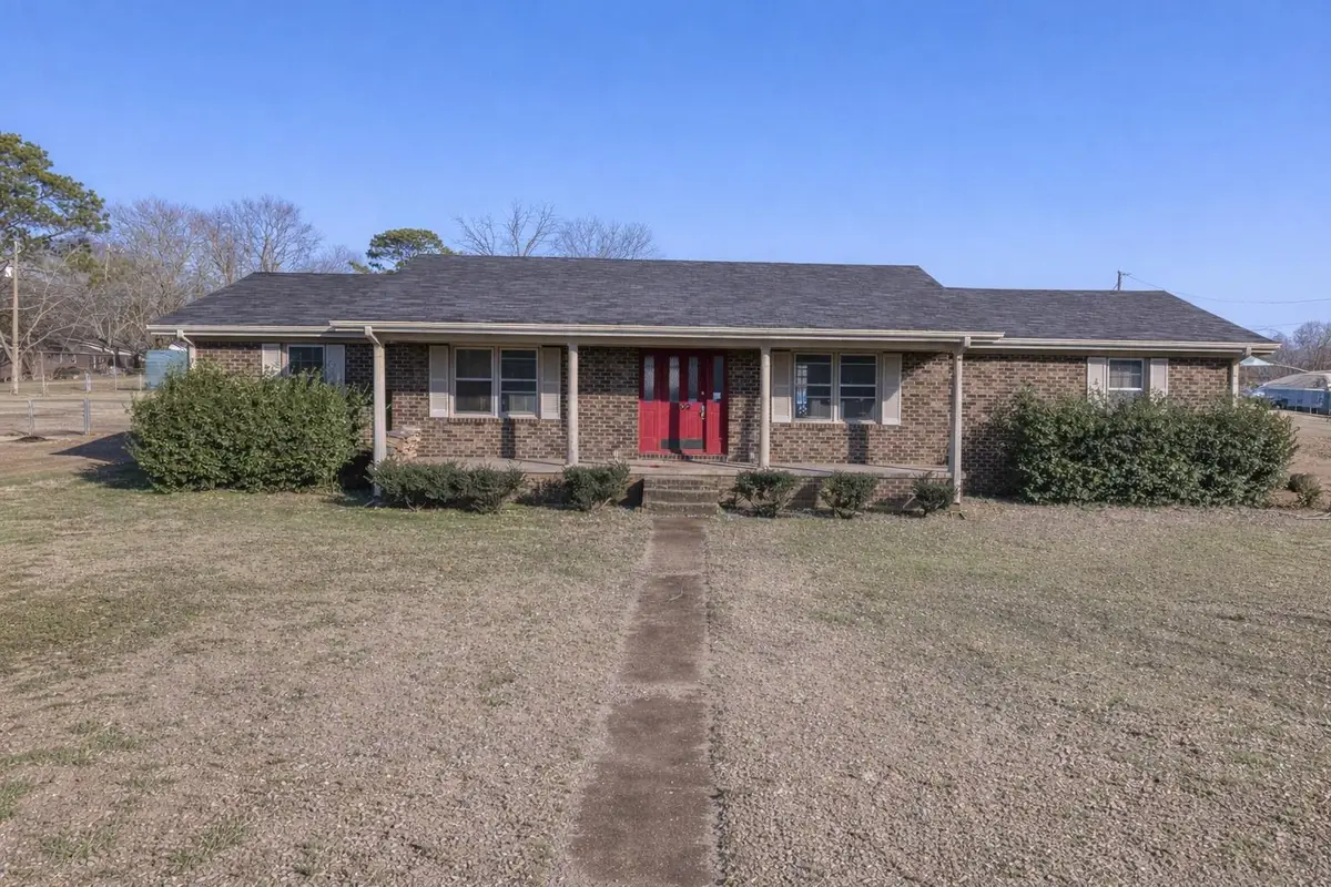 302 Mary Lee Dr, Florence, AL 35630 - Image #1