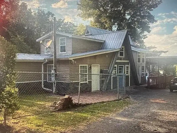 1045 Carter Dr, Tuscumbia, AL 35674