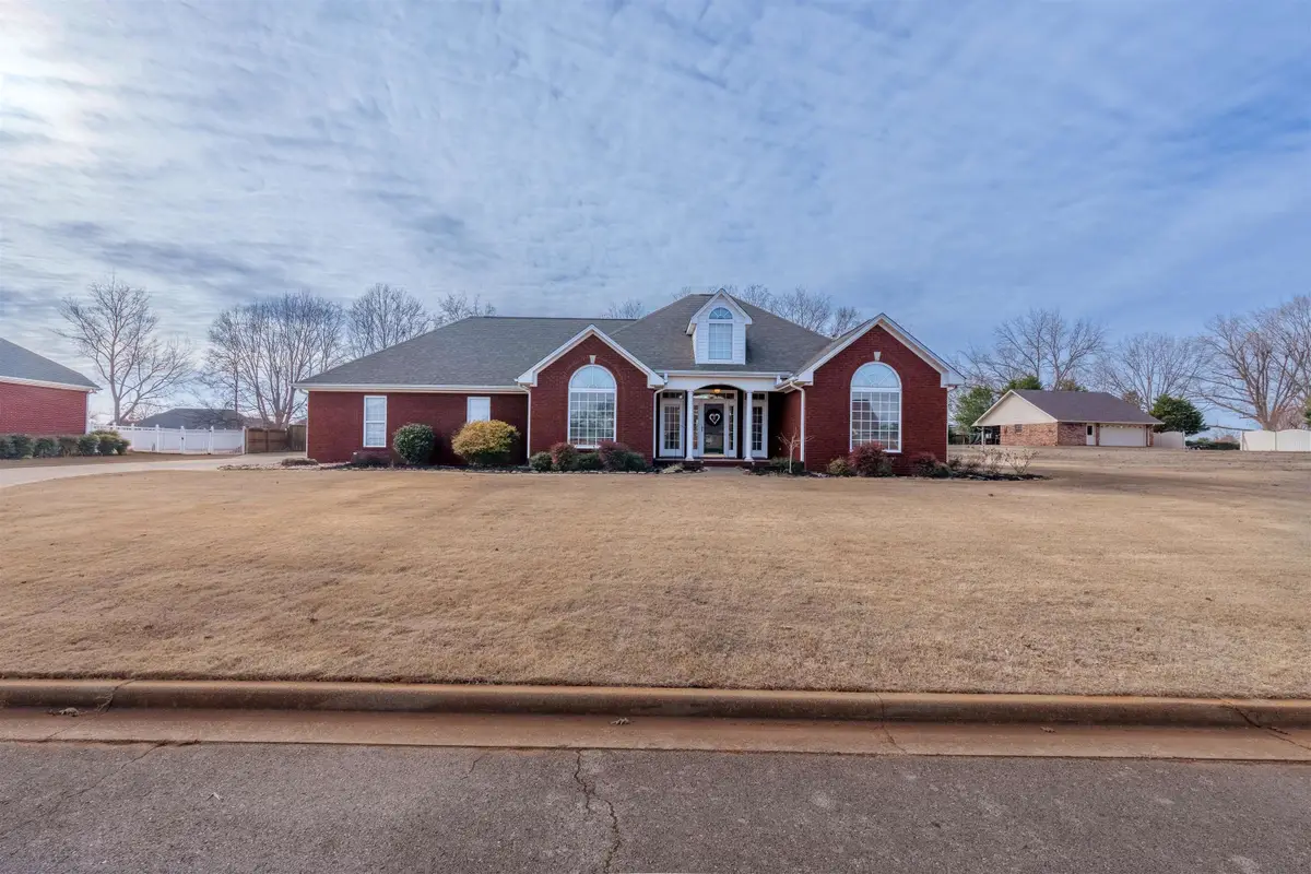 3104 W Mcguire Dr, Muscle Shoals, AL 35661 - Image #1