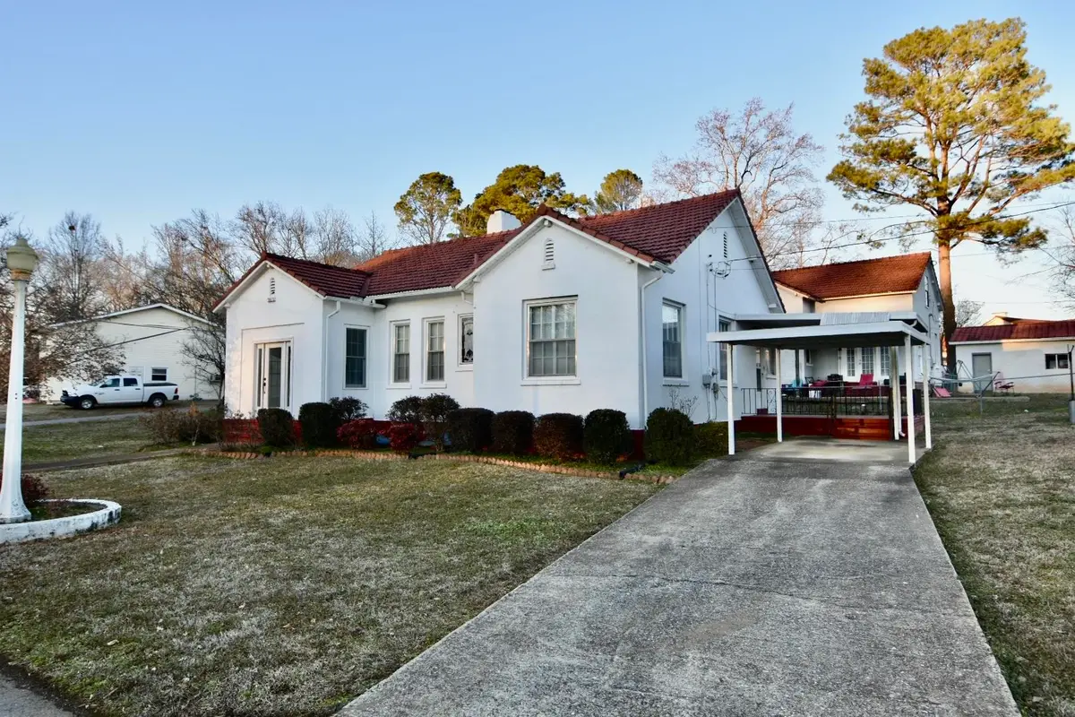 301 Watts Bar St, Sheffield, AL 35660 - Image #1