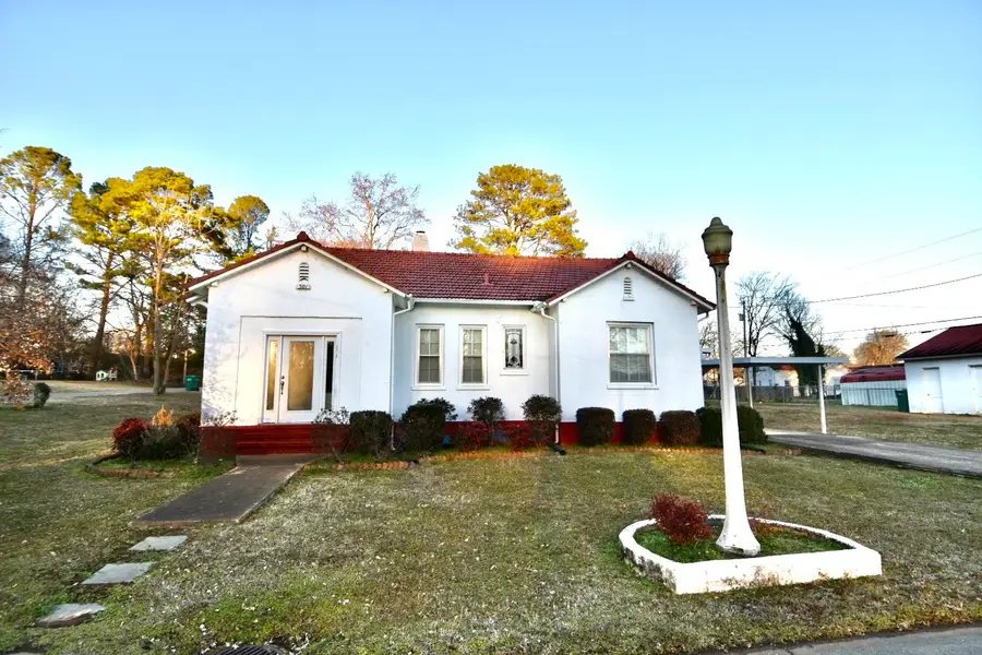 301 Watts Bar St, Sheffield, AL 35660 - Image #2