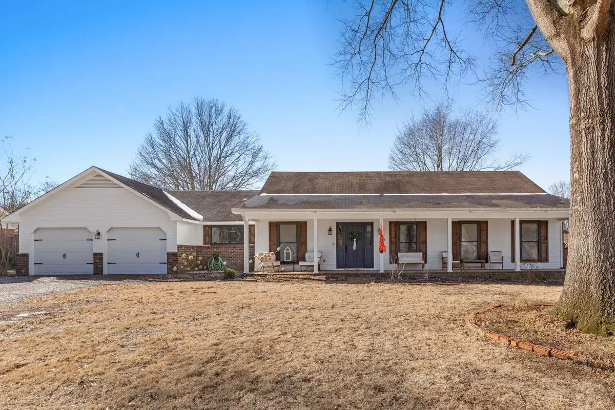145 E Oak Hill Dr, Florence, AL 35630 - Image #1