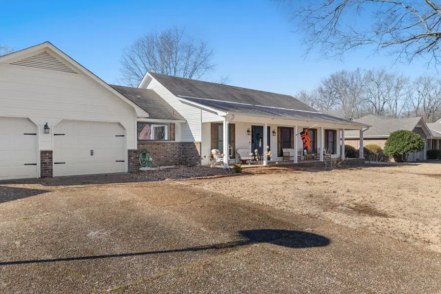 145 E Oak Hill Dr, Florence, AL 35630 - Image #2