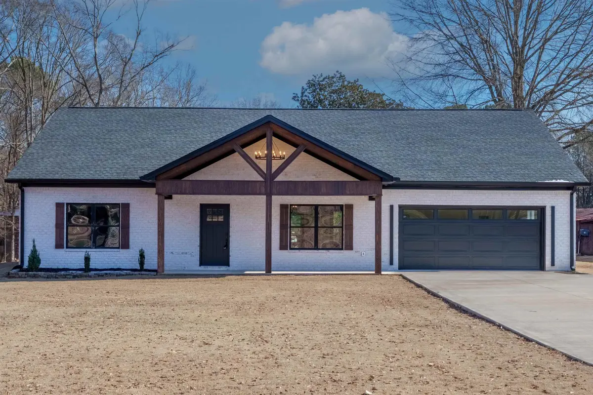 350 Betsy Ross Ln, Florence, AL 35633 - #1