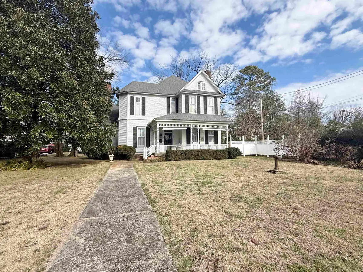 738 Nellie Ave, Florence, AL 35630 - #1