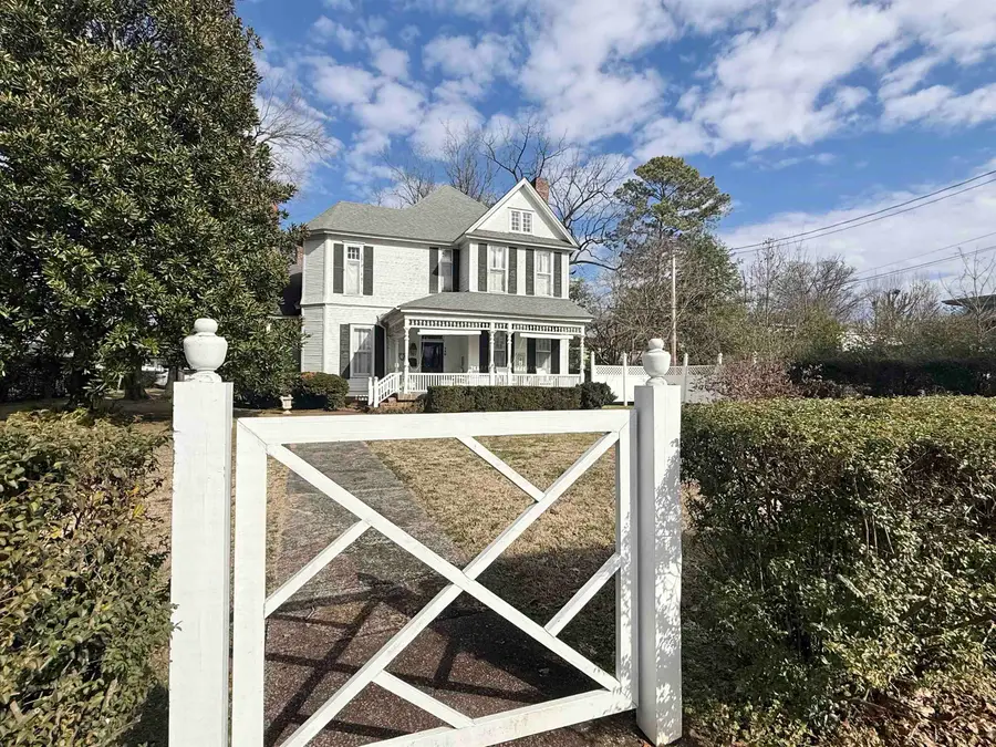 738 Nellie Ave, Florence, AL 35630 - #2