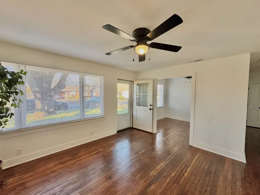 1122 Paul E Johnson Dr, Tuscumbia, AL 35674 - #2