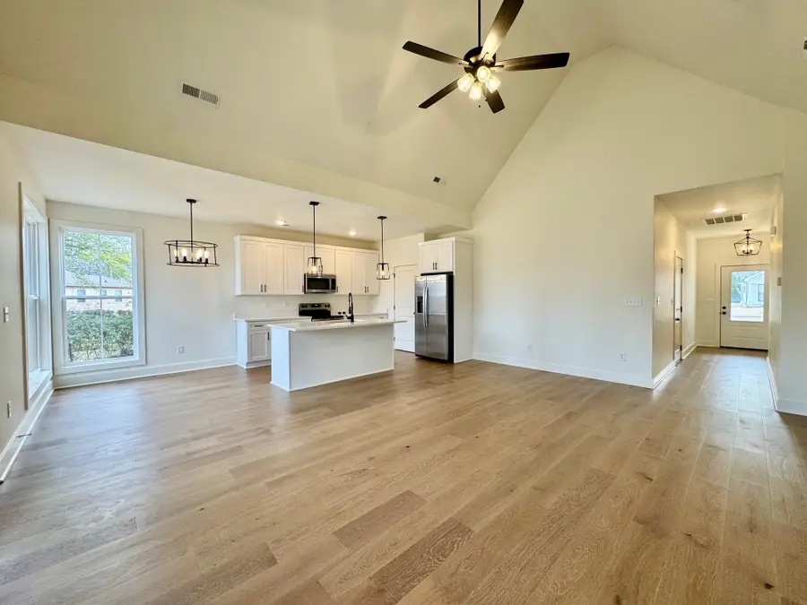 541 Eugenia St, Florence, AL 35630 - #2