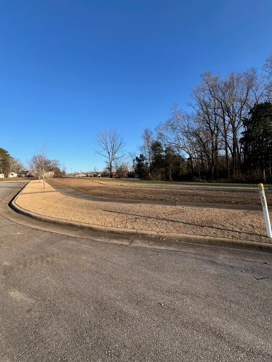 109 Willowbrook Dr, Florence, AL 35630 - #3