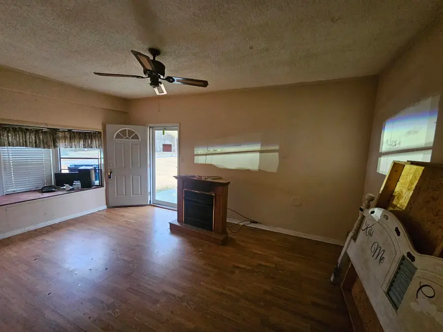 2035 Kirkland Ave, Russellville, AL 35654 - #2