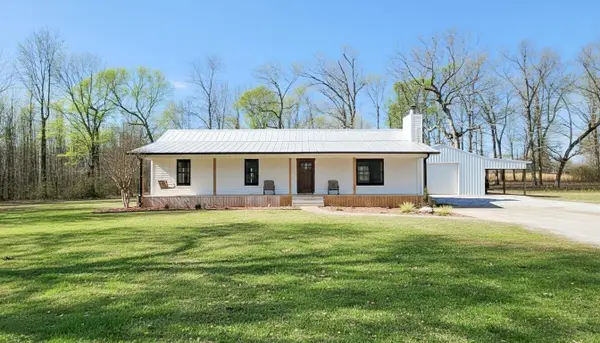 210 Melody Ln, Florence, AL 35634