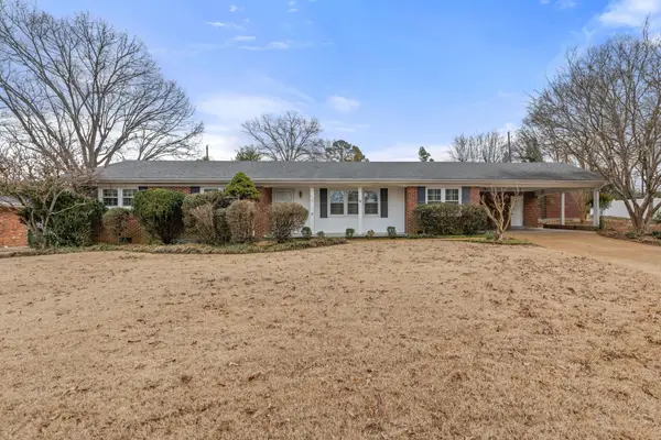 811 Rebel Dr, Tuscumbia, AL 35674