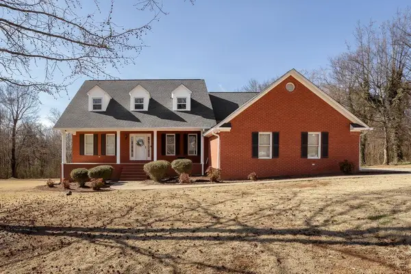 321 Briarleigh Rd, Russellville, AL 35653