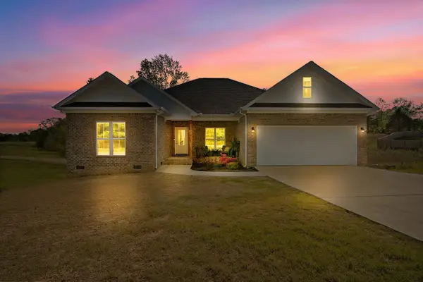 42 Eastwood Ln, Killen, AL 35645