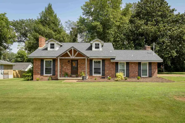 807 Rebel Dr, Tuscumbia, AL 35674