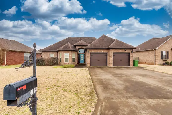 113 Cottonwood Dr, Muscle Shoals, AL 35661