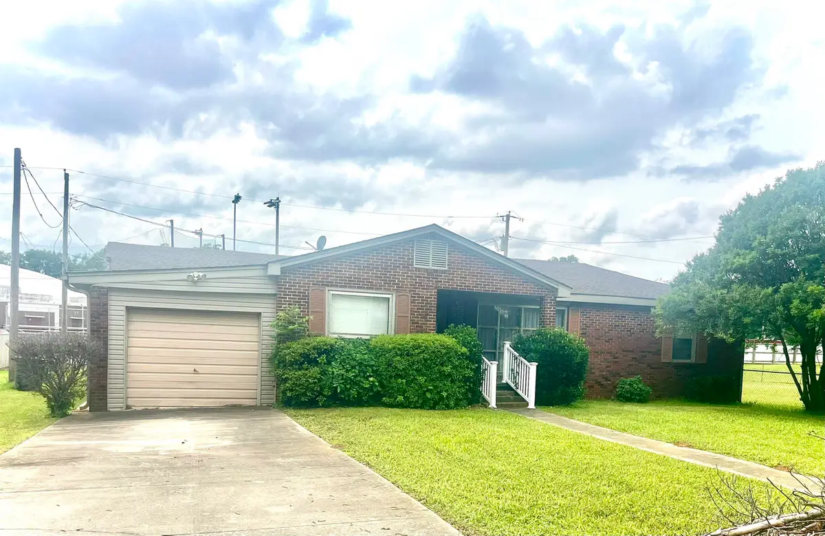 613 N Broad St, Tuscumbia, AL 35674 - #1