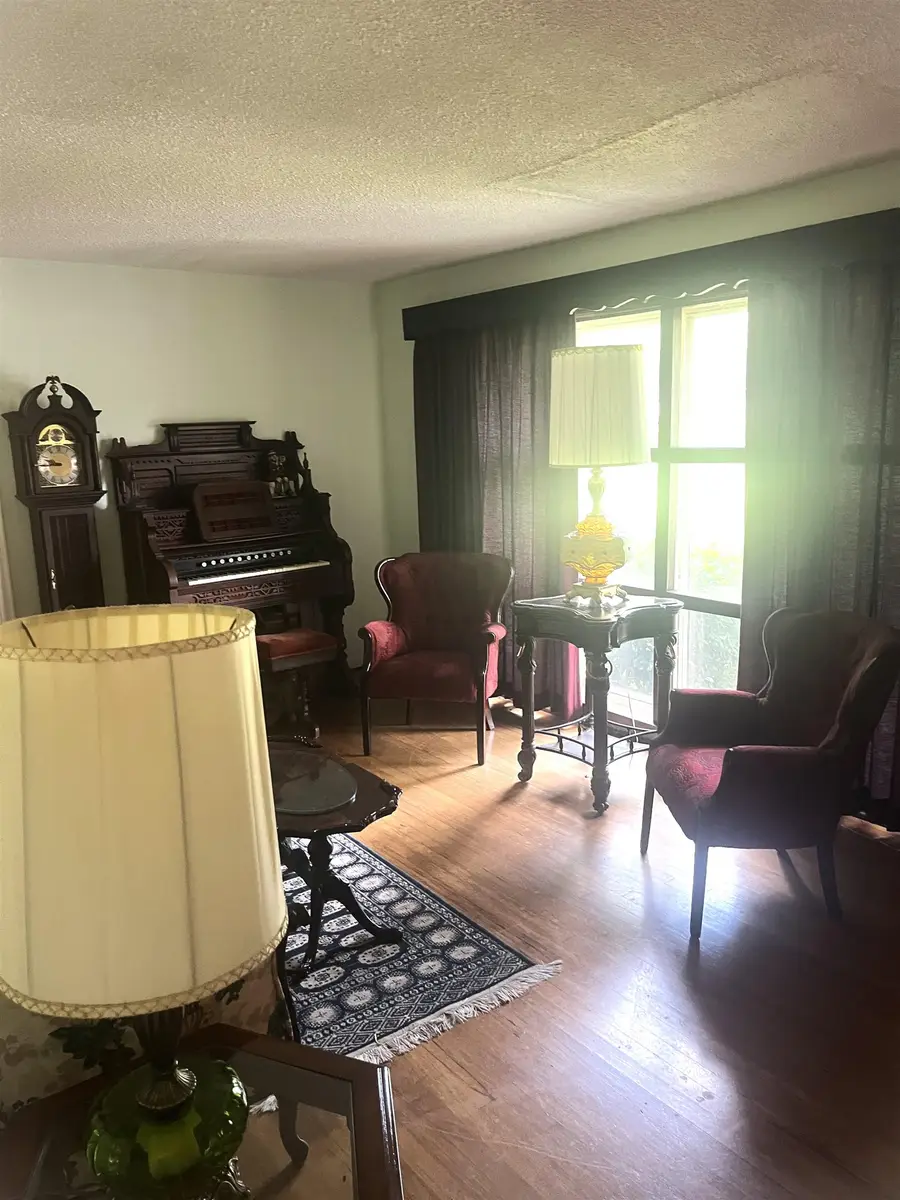 613 N Broad St, Tuscumbia, AL 35674 - #3