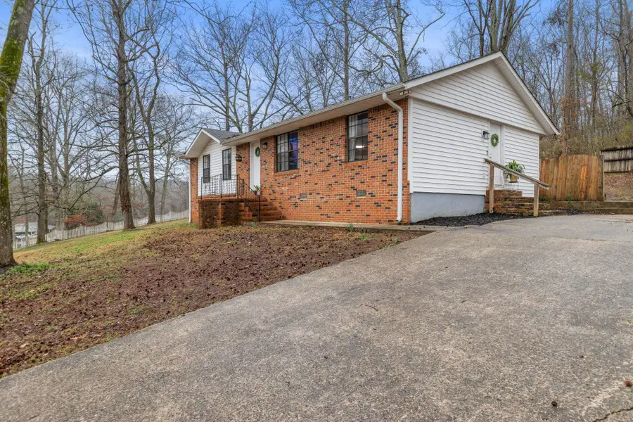 233 Brookside Dr, Killen, AL 35645 - #3