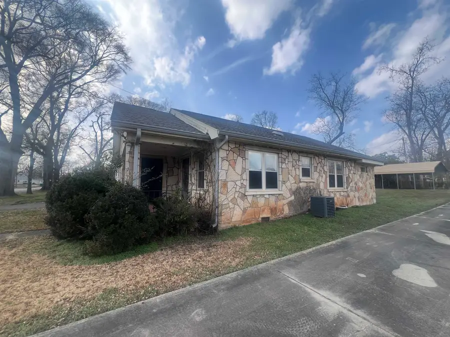 406 W 1st St, Tuscumbia, AL 35674 - #3