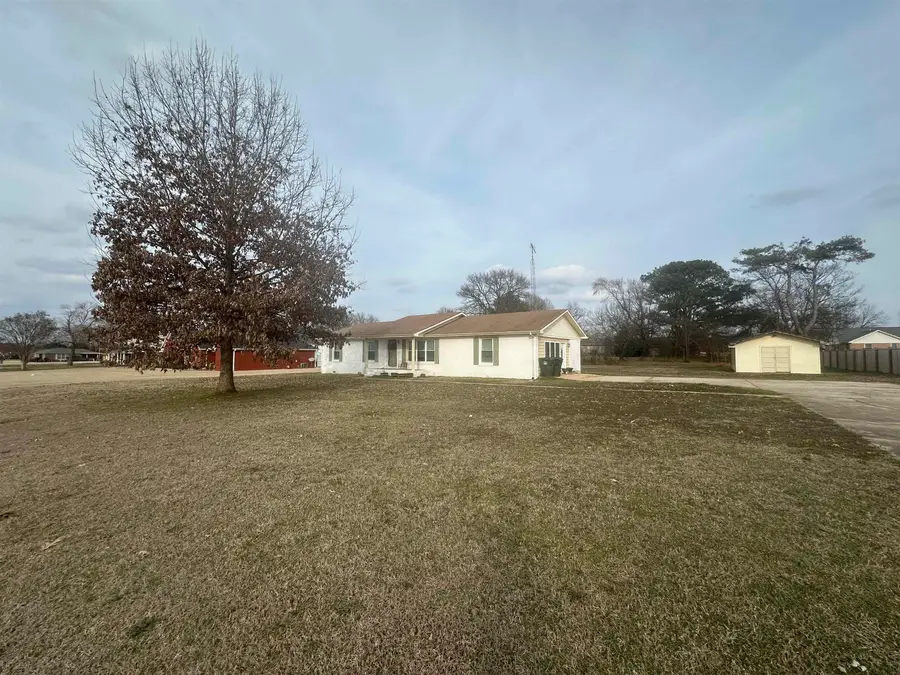 690 Blake Dr, Tuscumbia, AL 35674 - #2