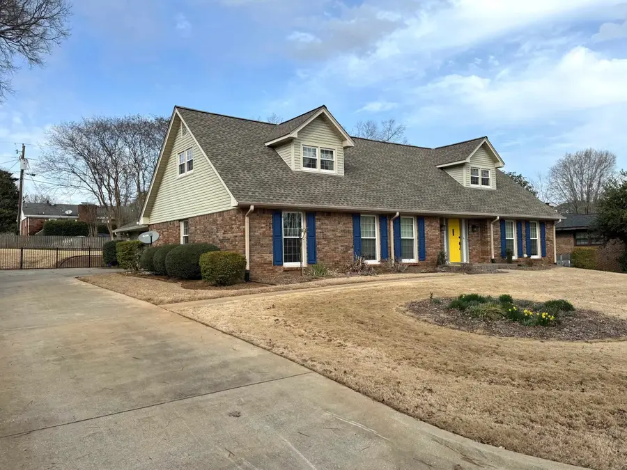 405 Nottingham Rd, Florence, AL 35633 - #3