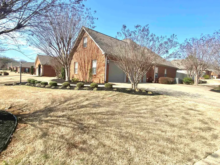 102 James Ct, Florence, AL 35630 - #3