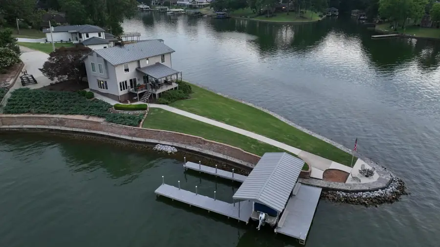 680 Eastlake Dr, Muscle Shoals, AL 35661 - #2