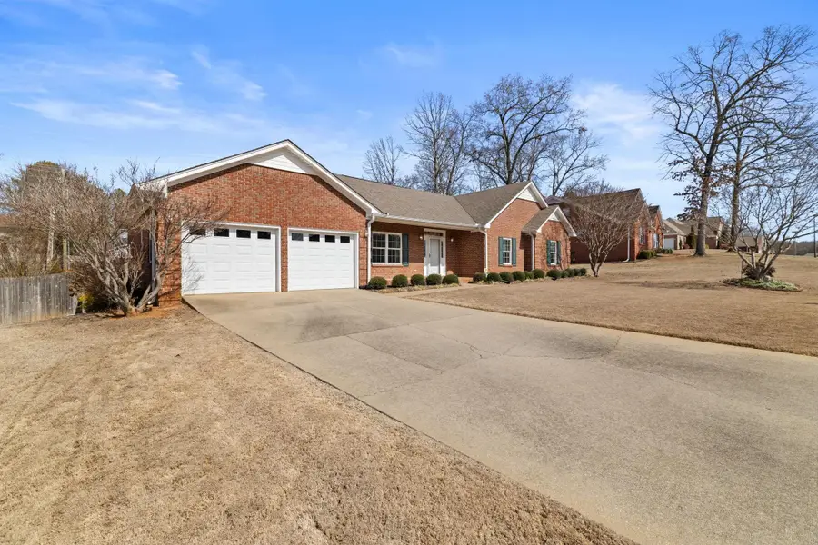 324 Kingston Dr, Florence, AL 35633 - #3