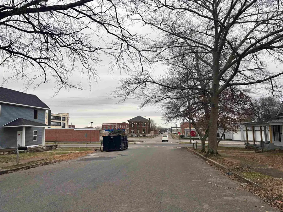 605 Raleigh Ave, Sheffield, AL 35660 - #2