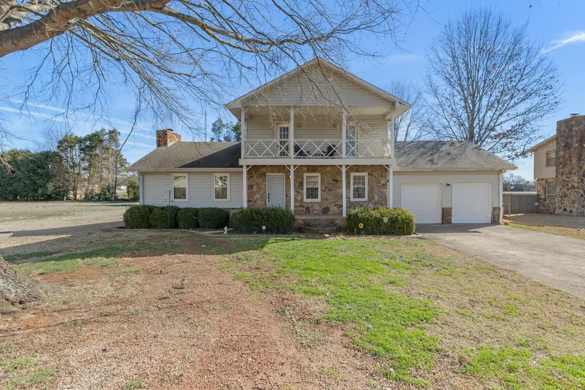 106 Murray Dr, Muscle Shoals, AL 35661 - #1