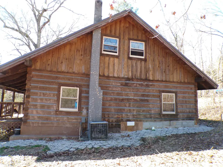 450 Fawn Lake Bridge Rd, Tuscumbia, AL 35674 - #2