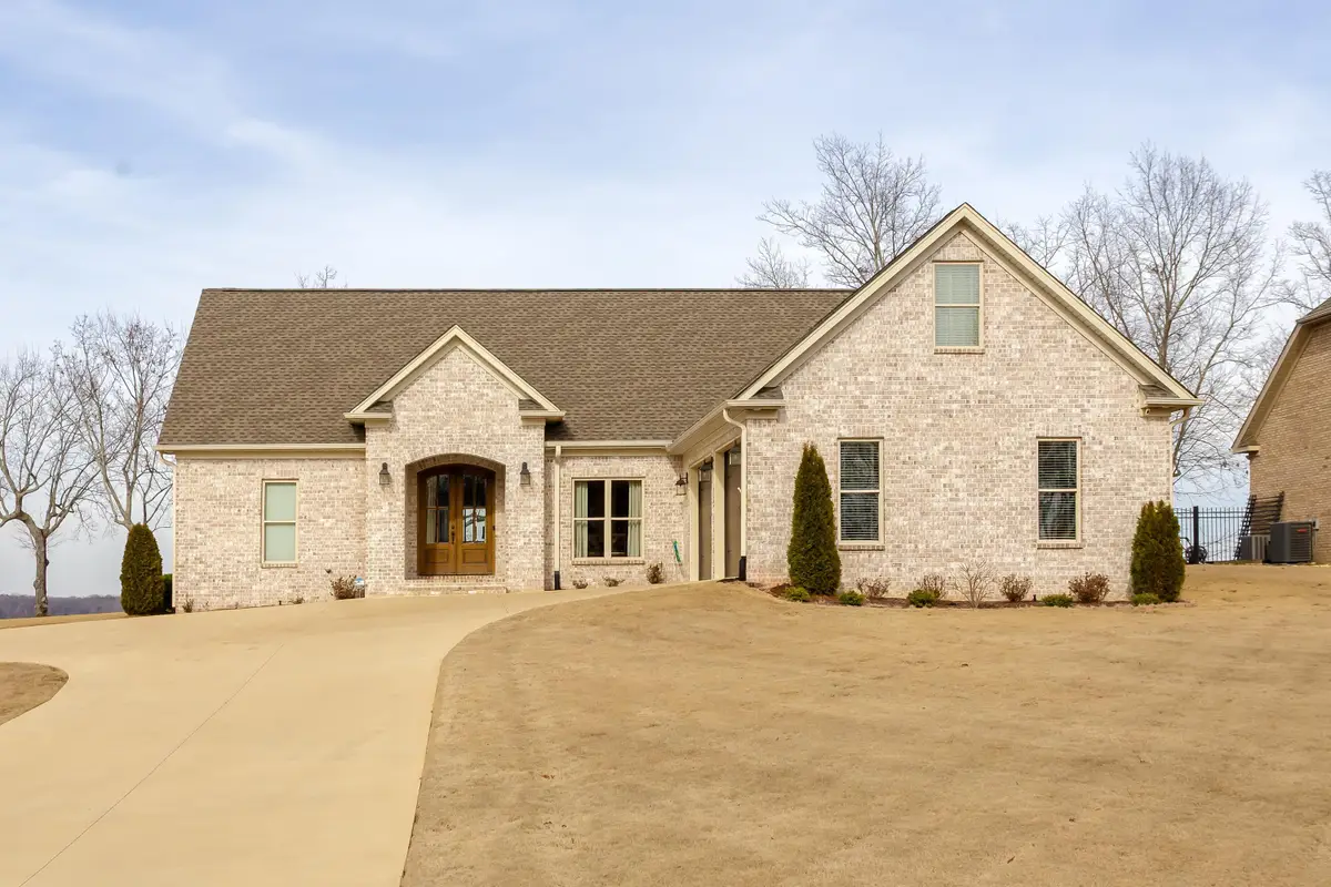 95 Crown Pointe Dr, Muscle Shoals, AL 35661 - #1