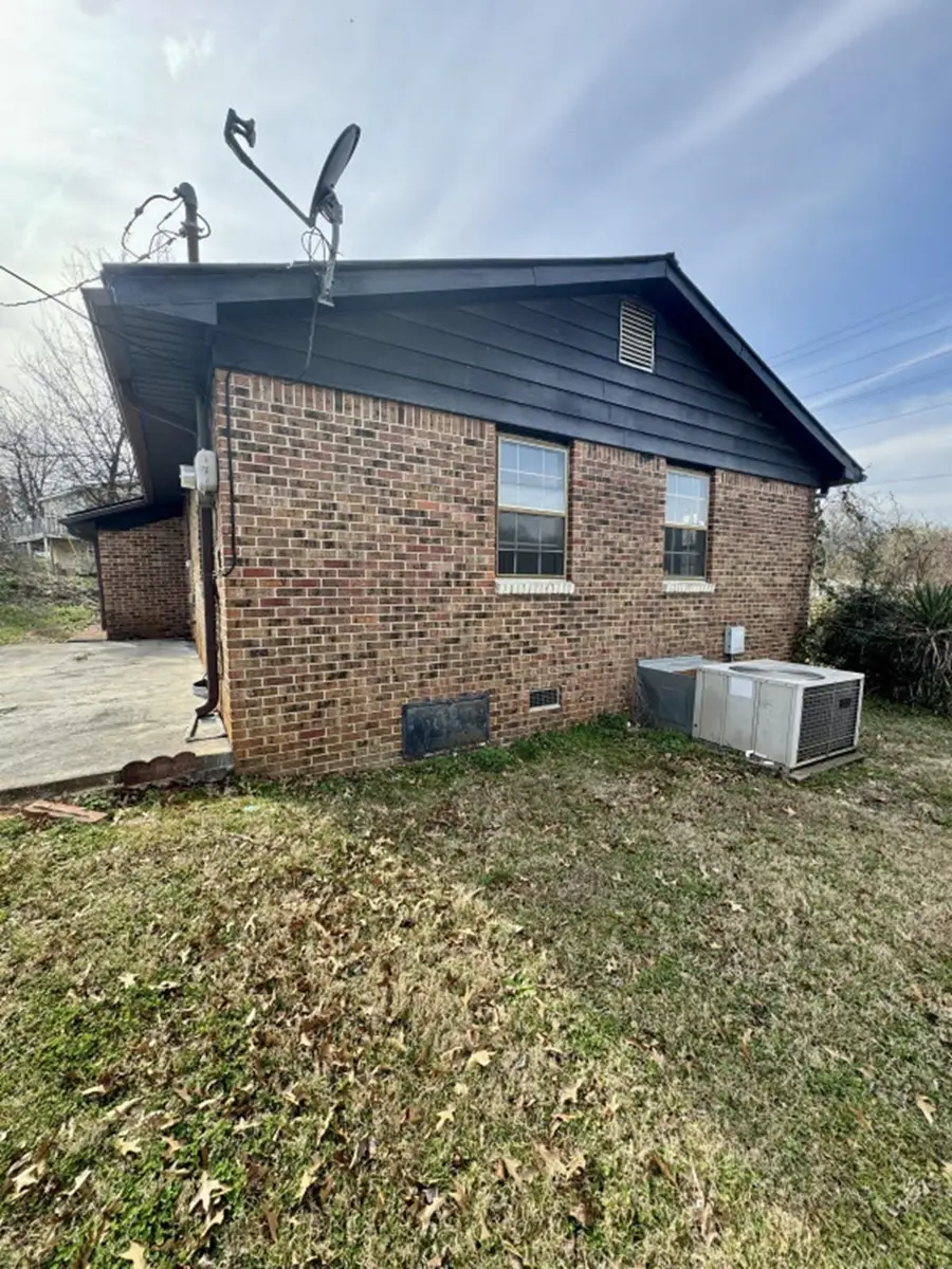 1018 Veterans Dr, Florence, AL 35630 - #2