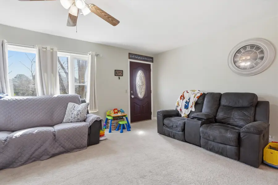 145 Sylvia Dr, Gardendale, AL 35071 - #3