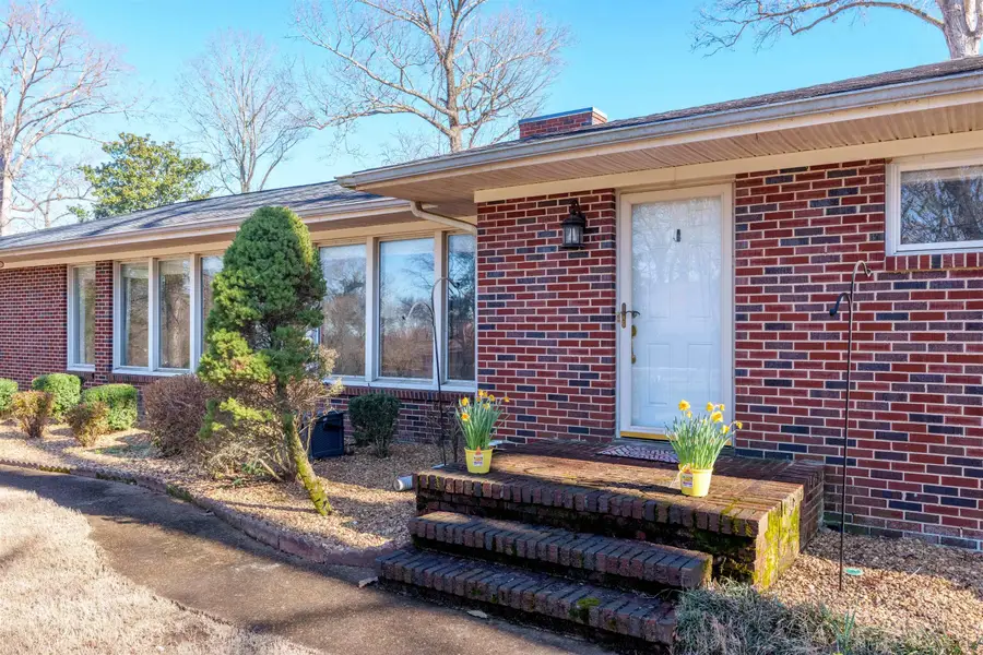 3306 E 19th Ave, Sheffield, AL 35660 - #3