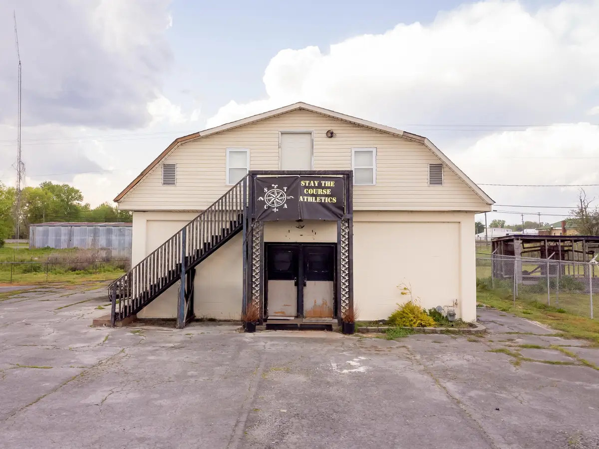 1613 Montgomery Ave, Sheffield, AL 35660 - #1