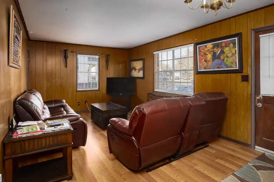 34 S Broadway St, Florence, AL 35630 - #3