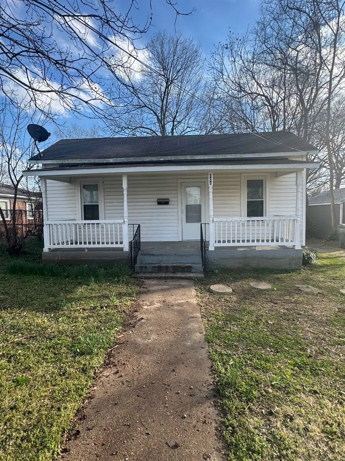 904 E 1st St, Tuscumbia, AL 35674 - #1