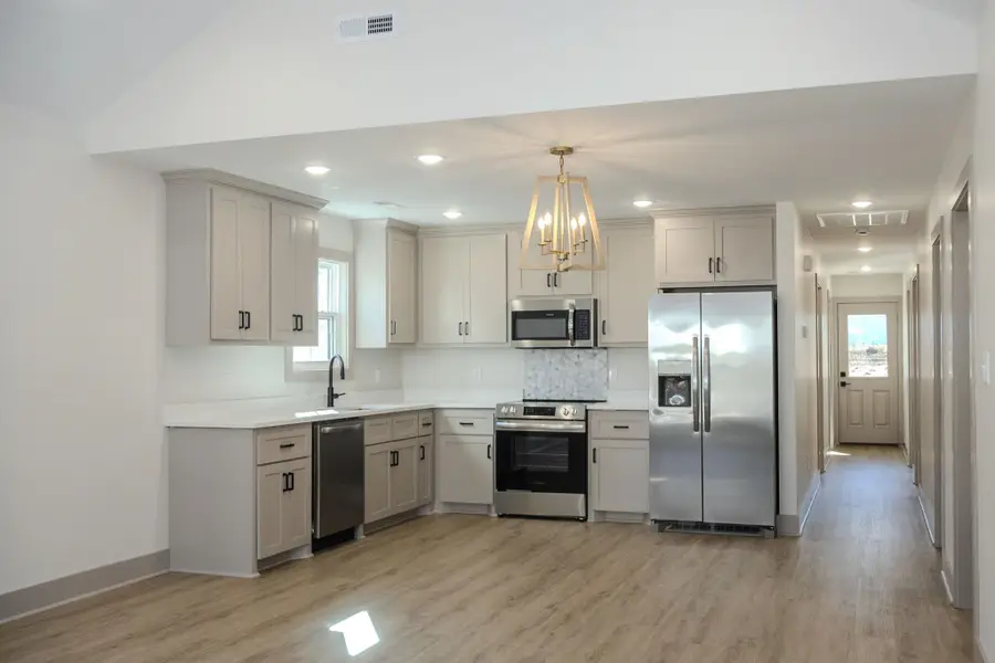 624 Trade St, Florence, AL 35630 - #2