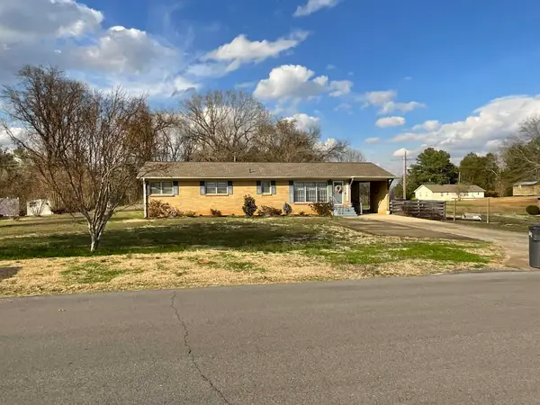 161 1st St, Russellville, AL 35653