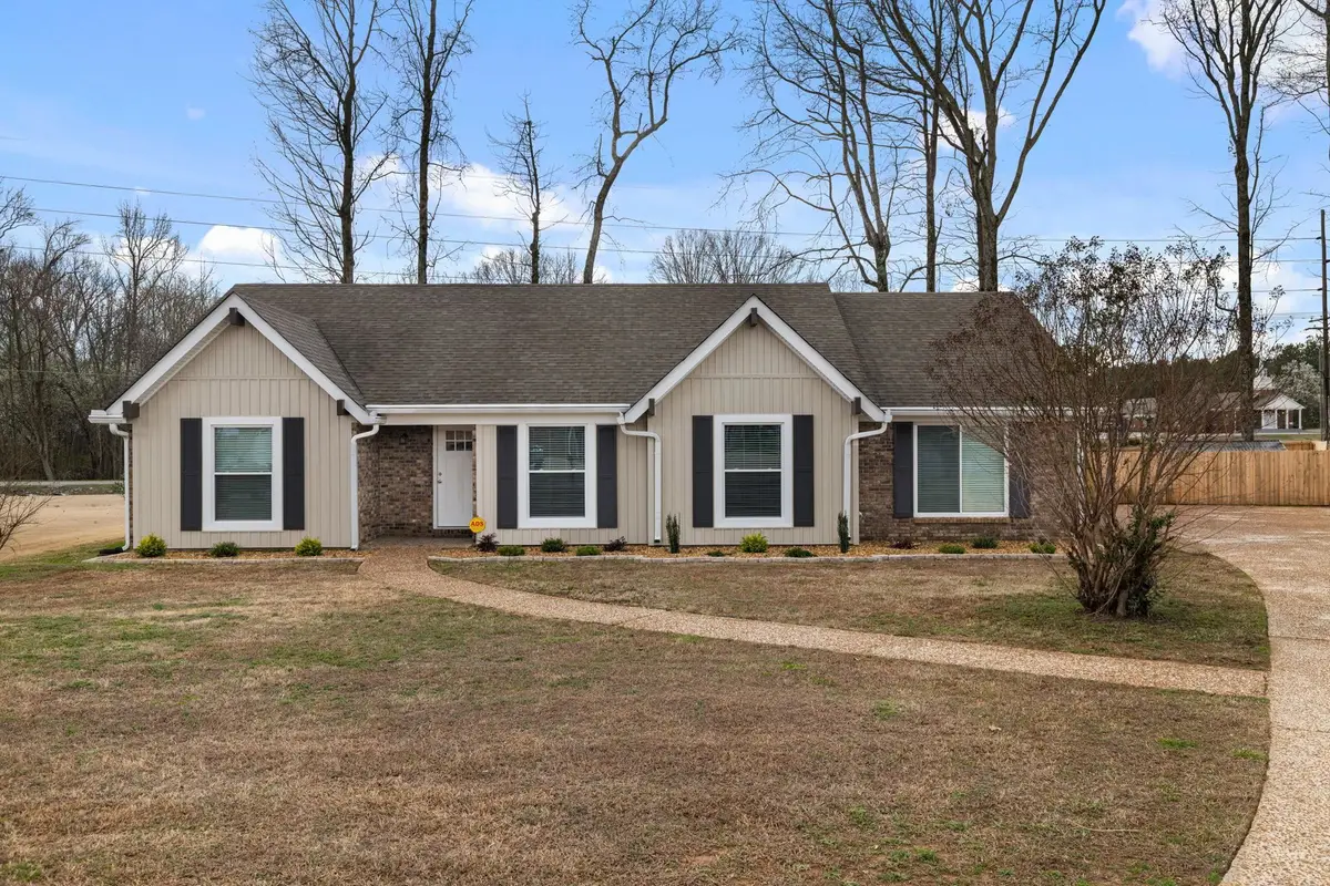 109 W Oak Hill Dr, Florence, AL 35633 - #1