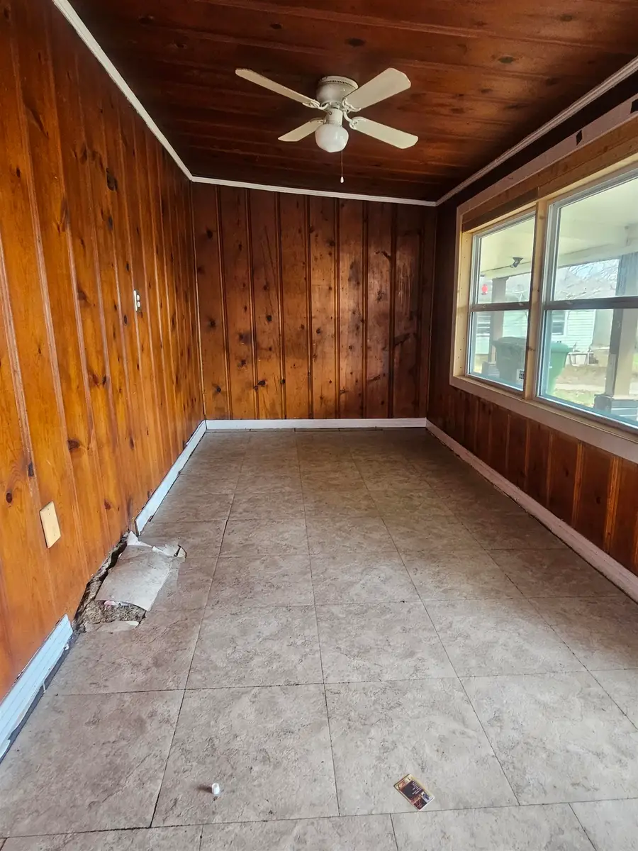 914 Madison St, Tuscumbia, AL 35674 - #2