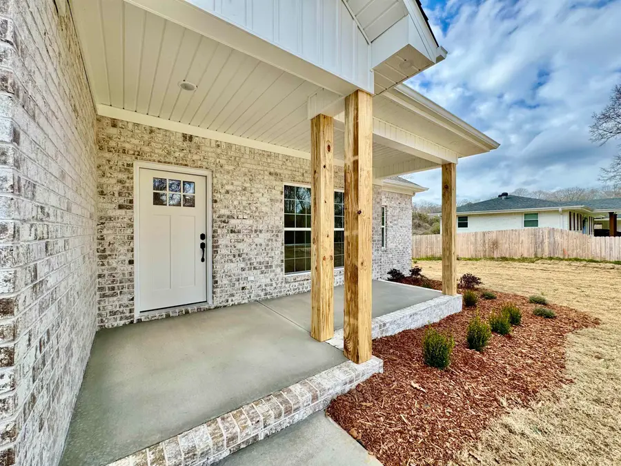 114 Berkley St, Muscle Shoals, AL 35661 - #2