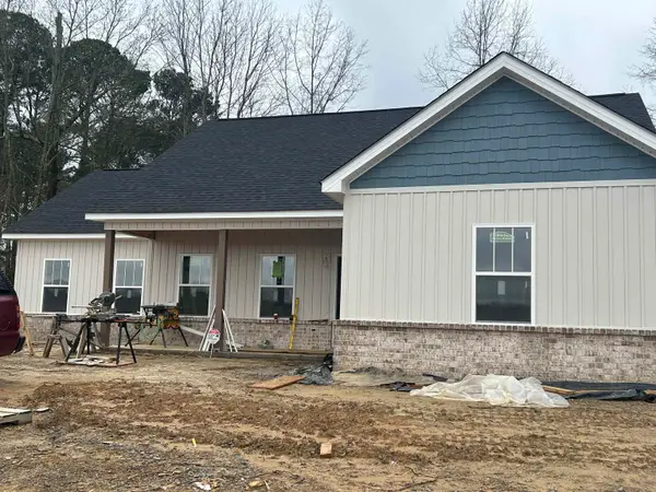 1011 7th St, Arab, AL 35016